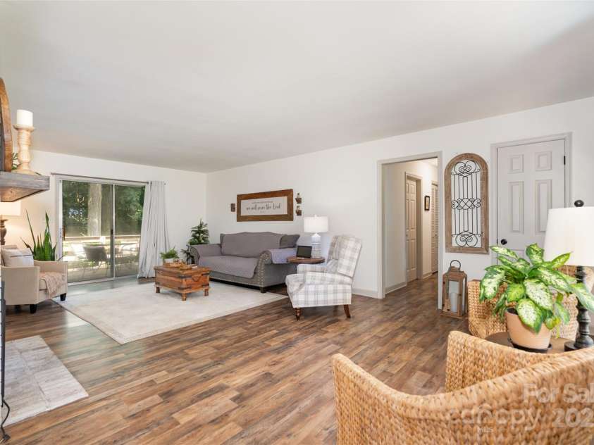 400 Westover Drive, Monroe, NC 28112.  MLS# CAR4266919, YatesRealty ID 17896. 