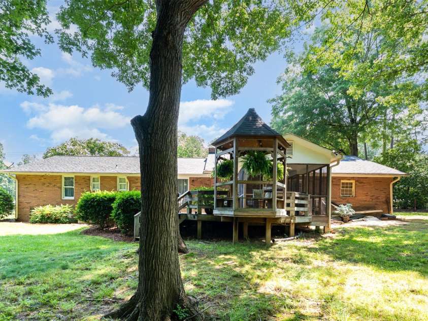 400 Westover Drive, Monroe, NC 28112.  MLS# CAR4266919, YatesRealty ID 17896. 