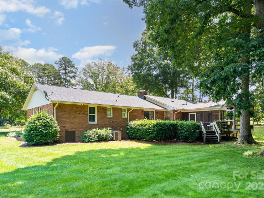 400 Westover Drive, Monroe, NC 28112.  MLS# CAR4266919, YatesRealty ID 17896. 