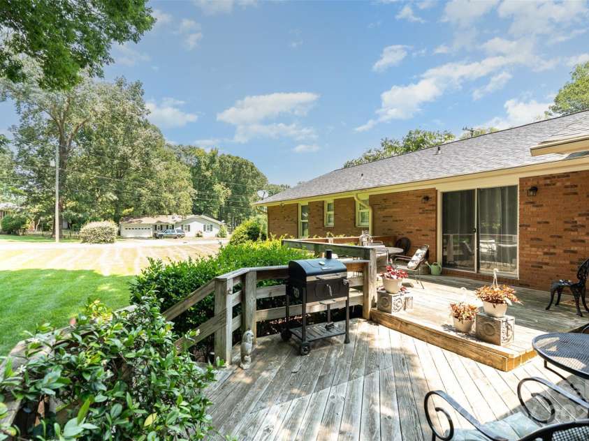 400 Westover Drive, Monroe, NC 28112.  MLS# CAR4317129, YatesRealty ID 17896. 