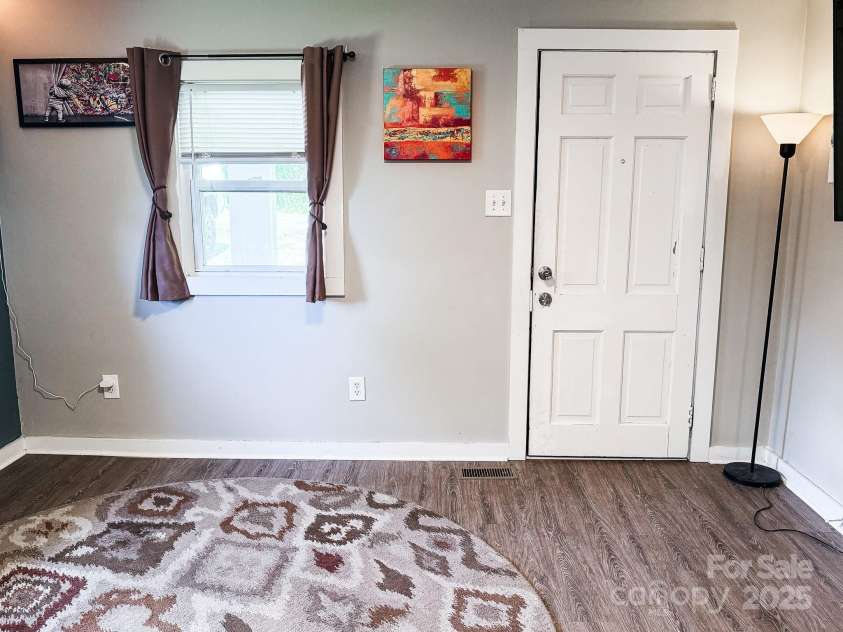 116 Blue Ridge Avenue, Hendersonville, NC 28792.  MLS# CAR4260034, YatesRealty ID 17898. 