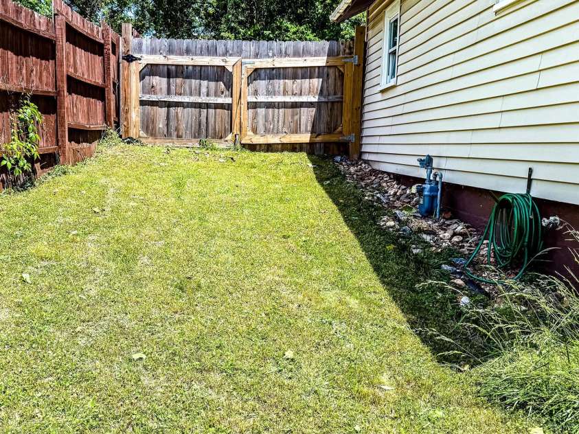 116 Blue Ridge Avenue, Hendersonville, NC 28792.  MLS# CAR4260034, YatesRealty ID 17898. 