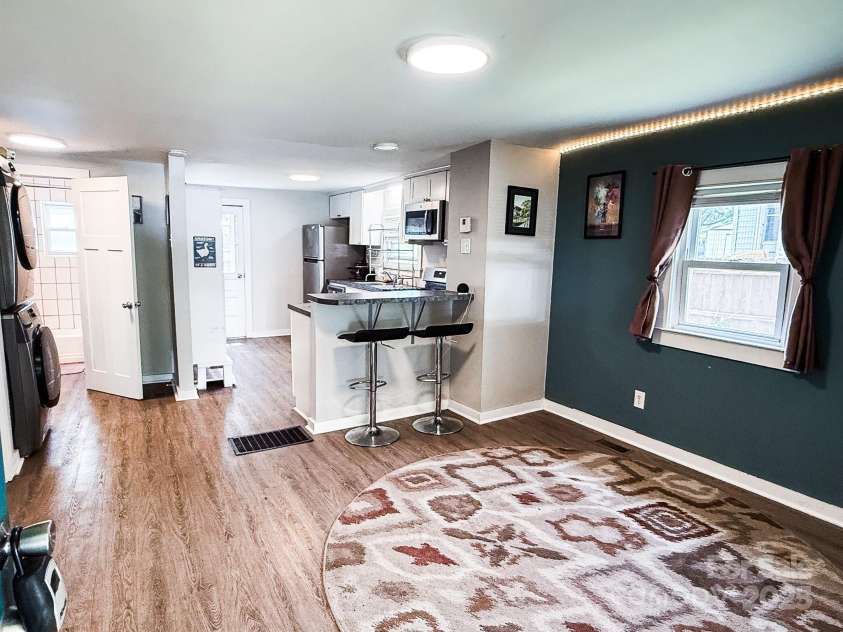 116 Blue Ridge Avenue, Hendersonville, NC 28792.  MLS# CAR4260034, YatesRealty ID 17898. 