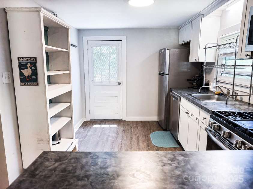 116 Blue Ridge Avenue, Hendersonville, NC 28792.  MLS# CAR4260034, YatesRealty ID 17898. 