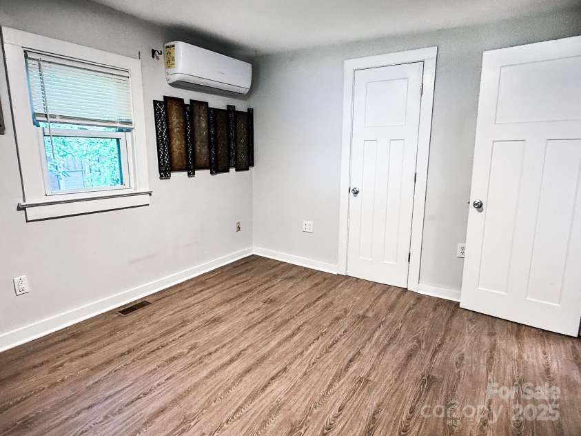 116 Blue Ridge Avenue, Hendersonville, NC 28792.  MLS# CAR4260034, YatesRealty ID 17898. 