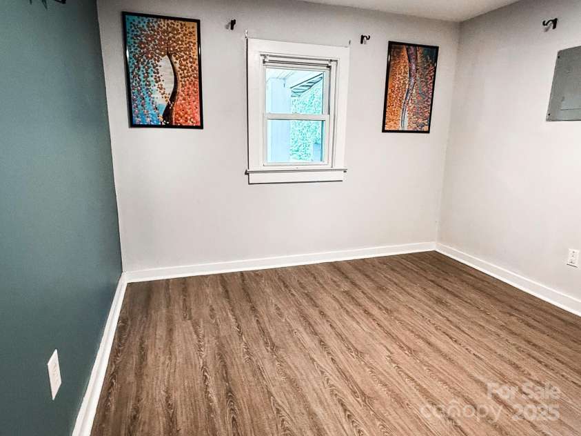 116 Blue Ridge Avenue, Hendersonville, NC 28792.  MLS# CAR4260034, YatesRealty ID 17898. 