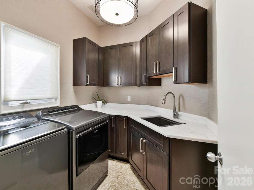 15615 McCullers Court, Charlotte, NC 28277.  MLS# CAR4367013, YatesRealty ID 17898. Main level laundry