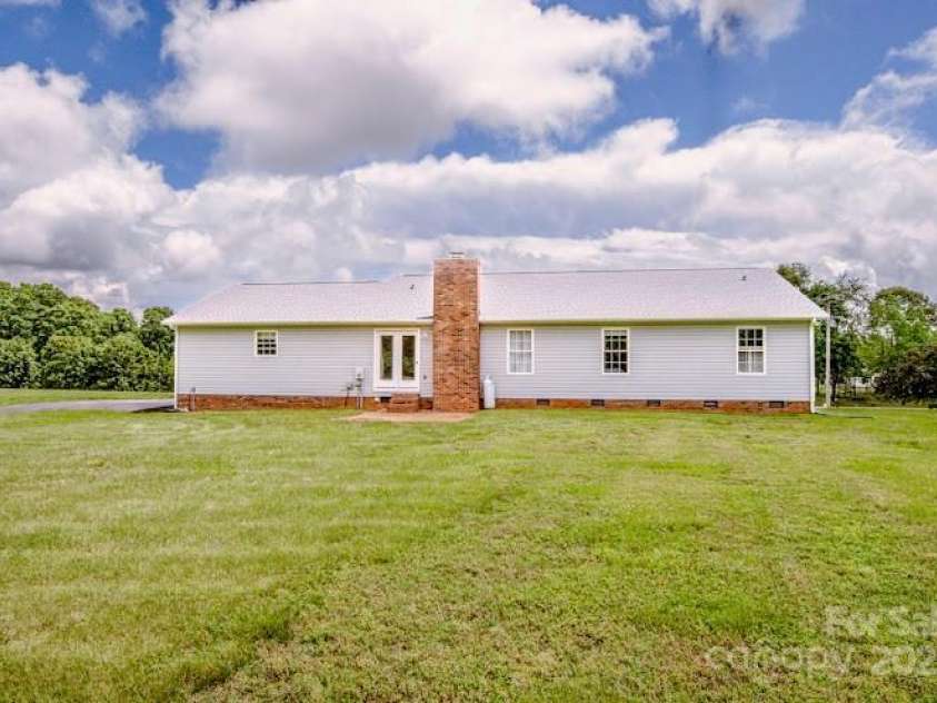2811 Saint James Church Road, Denver, NC 28037.  MLS# CAR4243787, YatesRealty ID 17899. 