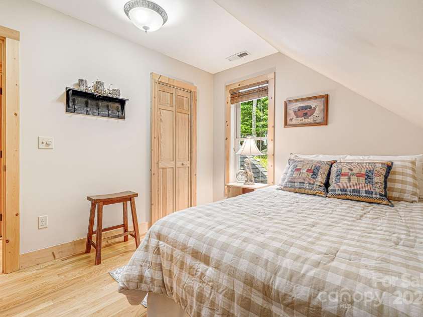 195 El Miner Court, Mars Hill, NC 28754.  MLS# CAR4174195, YatesRealty ID 179. Bonus room