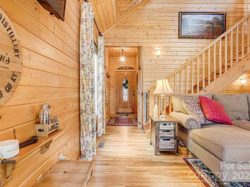 195 El Miner Court, Mars Hill, NC 28754.  MLS# CAR4174195, YatesRealty ID 179. Enter into the main living area.