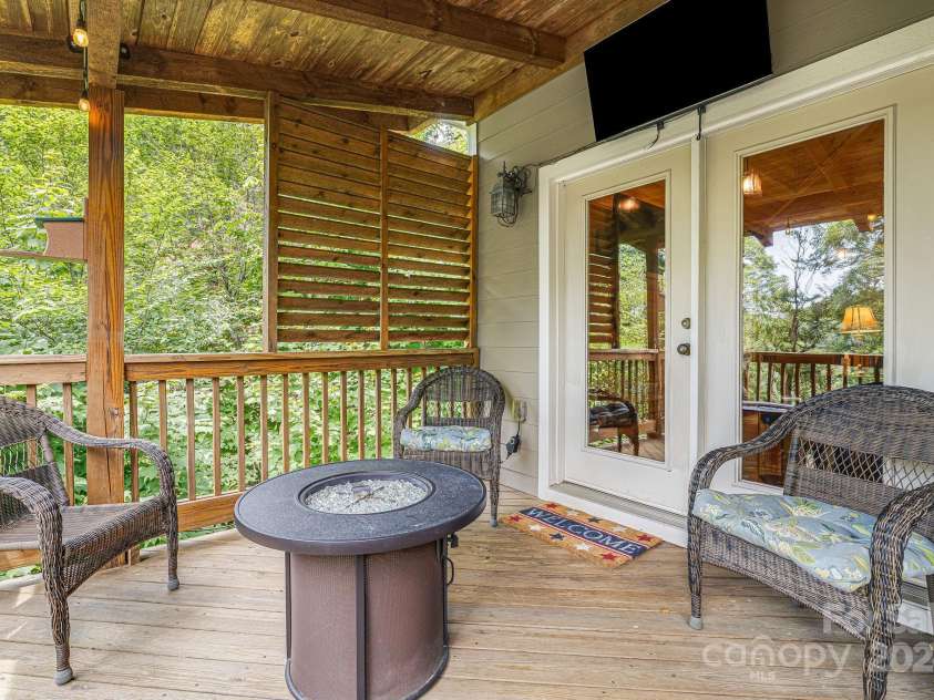 195 El Miner Court, Mars Hill, NC 28754.  MLS# CAR4174195, YatesRealty ID 179. Main level covered deck.