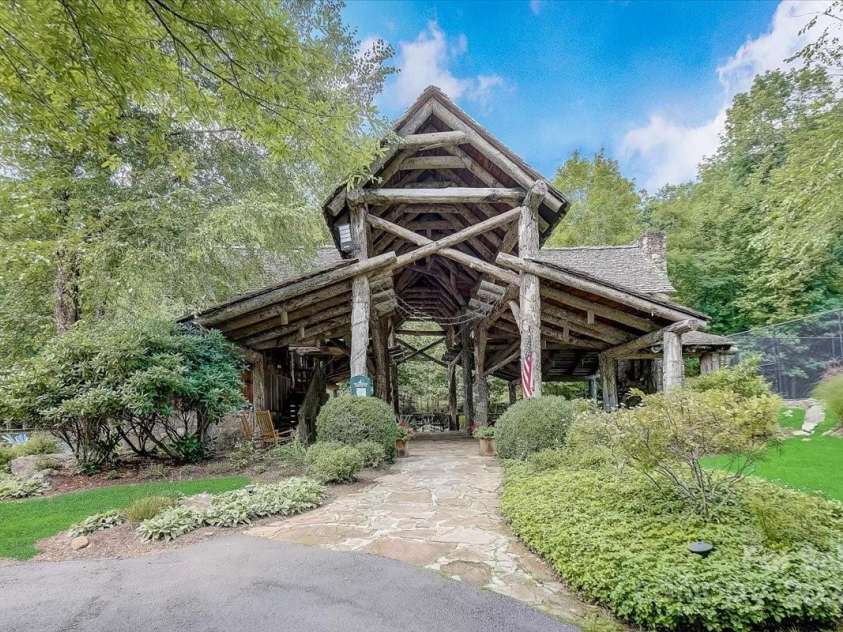 195 El Miner Court, Mars Hill, NC 28754.  MLS# CAR4174195, YatesRealty ID 179. Village Club Pavillion