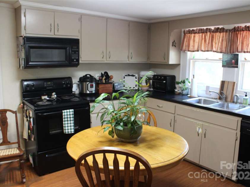 436 Oakwood Avenue, Albemarle, NC 28001.  MLS# CAR4173402, YatesRealty ID 179. 