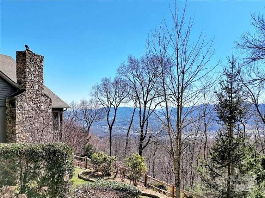 116 Dana Road, Waynesville, NC 28786.  MLS# CAR4243945, YatesRealty ID 1790. 