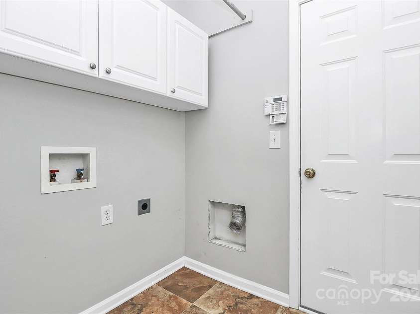1804 Robinwood Village Drive, Gastonia, NC 28054.  MLS# CAR4282437, YatesRealty ID 1790. Laundry Room