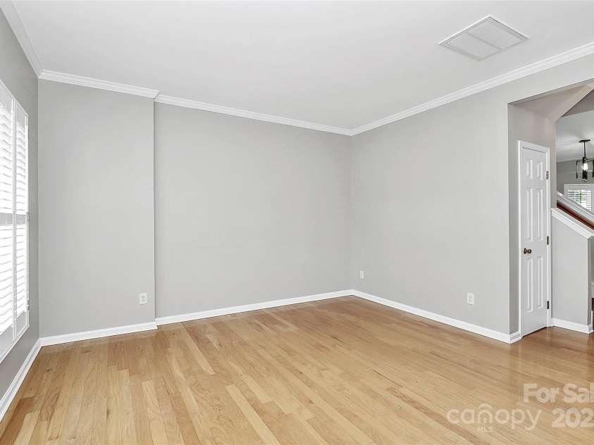 1804 Robinwood Village Drive, Gastonia, NC 28054.  MLS# CAR4282437, YatesRealty ID 1790. Living Room