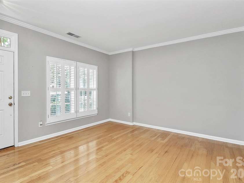 1804 Robinwood Village Drive, Gastonia, NC 28054.  MLS# CAR4282437, YatesRealty ID 1790. Living Room