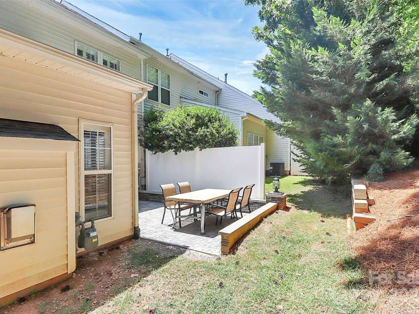 1804 Robinwood Village Drive, Gastonia, NC 28054.  MLS# CAR4282437, YatesRealty ID 1790. Patio