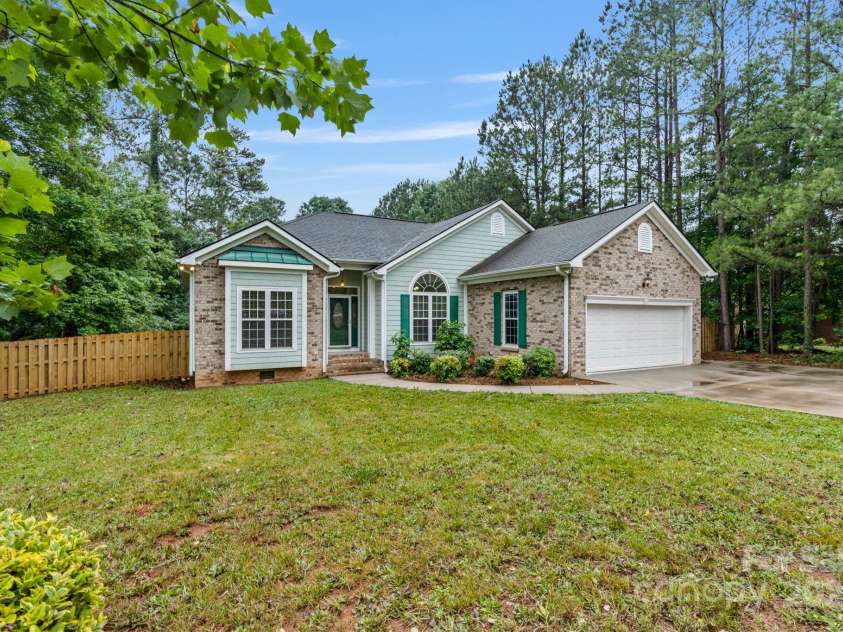 105 Stumpy Creek Road, Mooresville, NC 28117.  MLS# CAR4264164, YatesRealty ID 17900. 