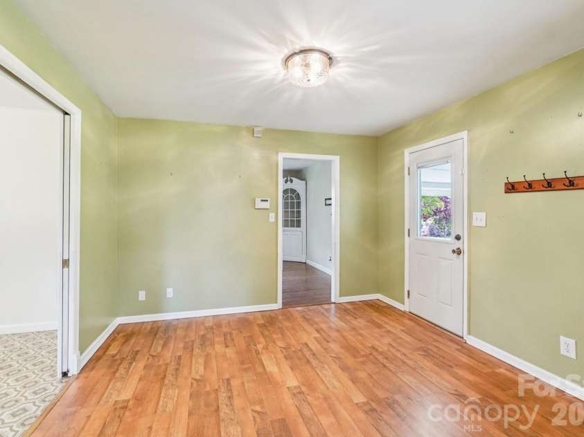 710 Heatherwood Drive, Hendersonville, NC 28792.  MLS# CAR4364577, YatesRealty ID 17900. 