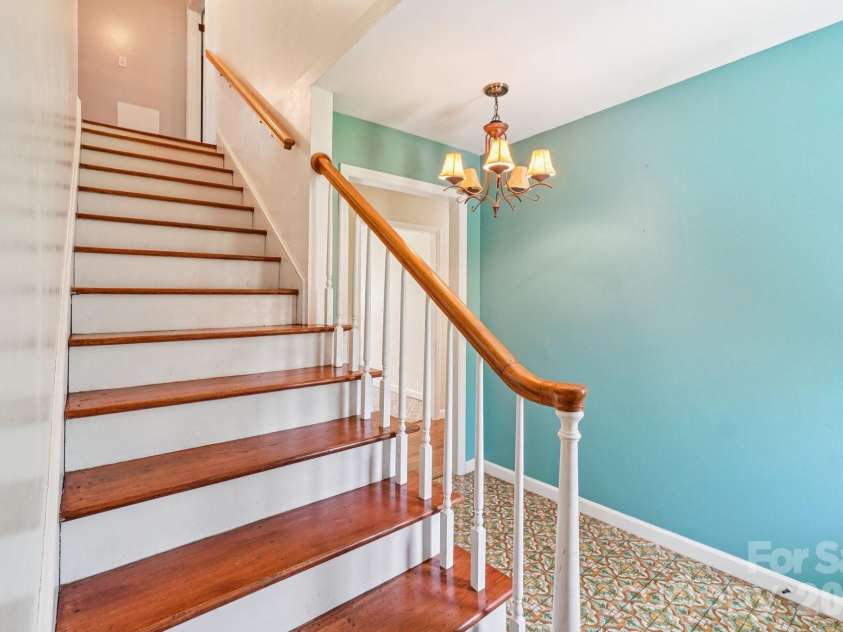 710 Heatherwood Drive, Hendersonville, NC 28792.  MLS# CAR4364577, YatesRealty ID 17900. 