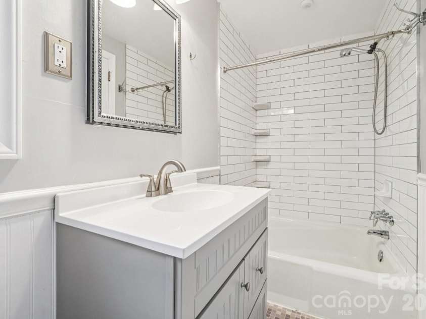 710 Heatherwood Drive, Hendersonville, NC 28792.  MLS# CAR4364577, YatesRealty ID 17900. 