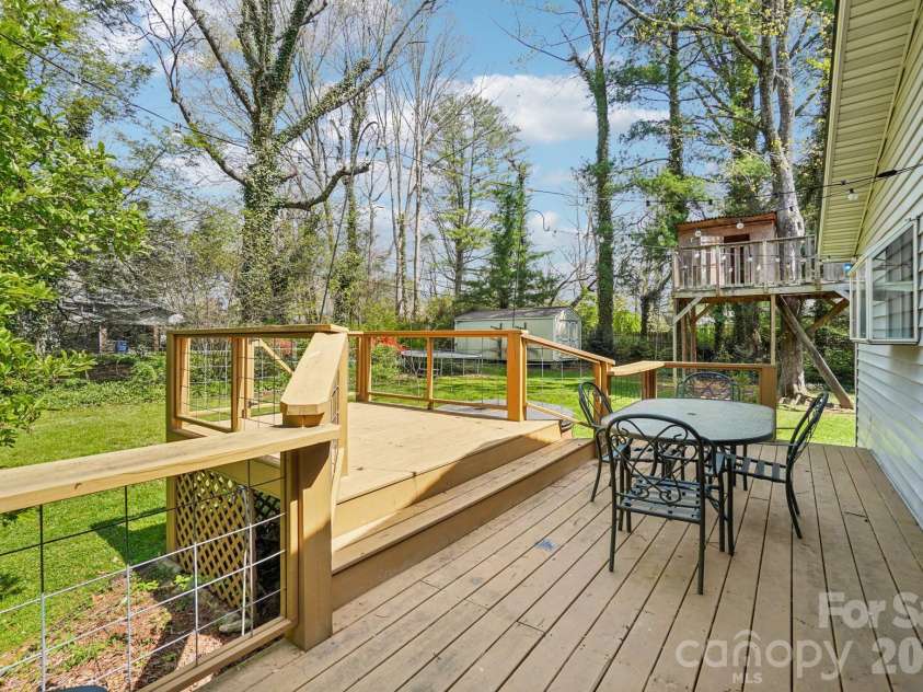 710 Heatherwood Drive, Hendersonville, NC 28792.  MLS# CAR4364577, YatesRealty ID 17900. 