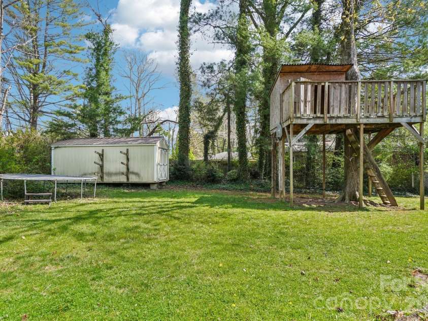 710 Heatherwood Drive, Hendersonville, NC 28792.  MLS# CAR4364577, YatesRealty ID 17900. Fun Backyard
