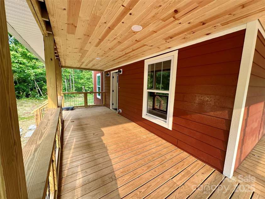 206 Cascade Ridge Road, Fairview, NC 28730.  MLS# CAR4263627, YatesRealty ID 17902. 