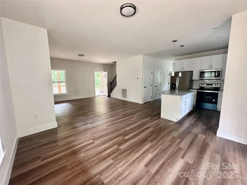 206 Cascade Ridge Road, Fairview, NC 28730.  MLS# CAR4263627, YatesRealty ID 17902. 