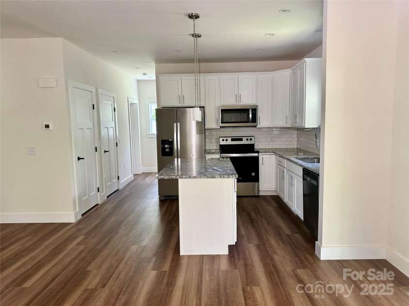 206 Cascade Ridge Road, Fairview, NC 28730.  MLS# CAR4263627, YatesRealty ID 17902. 