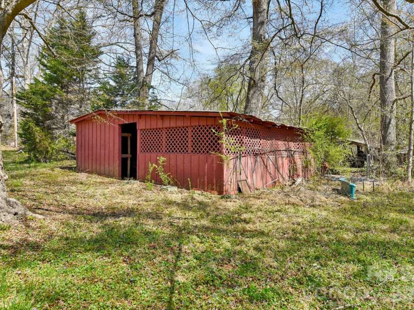 438 Cox Lake Road, Stanley, NC 28164.  MLS# CAR4360178, YatesRealty ID 17902. 