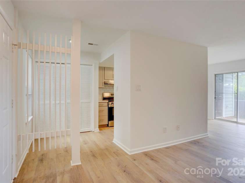 2916 Iron Gate Lane, Charlotte, NC 28212.  MLS# CAR4253114, YatesRealty ID 17903. 