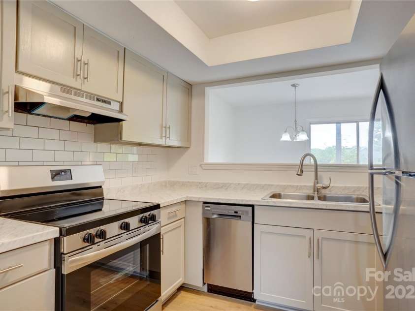 2916 Iron Gate Lane, Charlotte, NC 28212.  MLS# CAR4253114, YatesRealty ID 17903. 