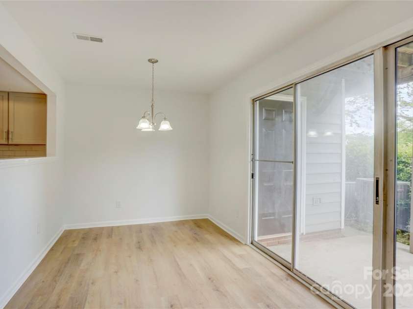2916 Iron Gate Lane, Charlotte, NC 28212.  MLS# CAR4253114, YatesRealty ID 17903. 