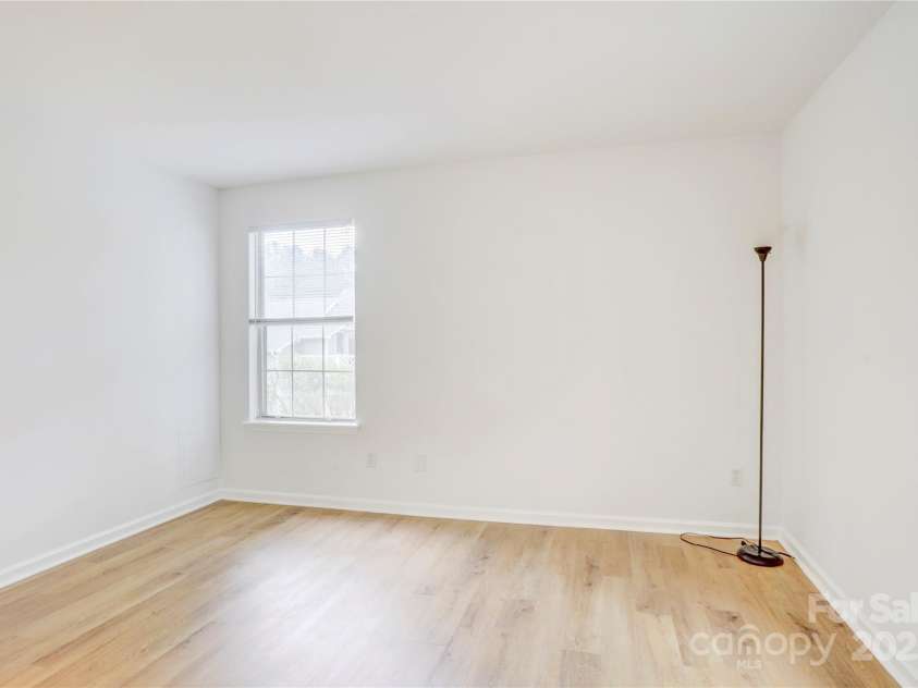 2916 Iron Gate Lane, Charlotte, NC 28212.  MLS# CAR4253114, YatesRealty ID 17903. 
