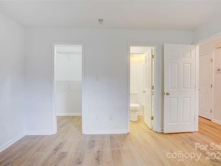 2916 Iron Gate Lane, Charlotte, NC 28212.  MLS# CAR4253114, YatesRealty ID 17903. 
