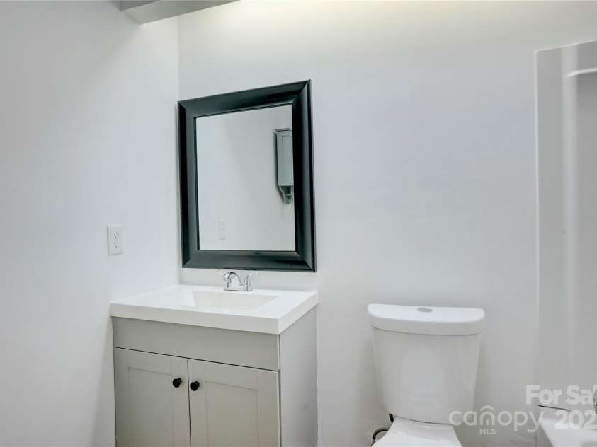 2916 Iron Gate Lane, Charlotte, NC 28212.  MLS# CAR4253114, YatesRealty ID 17903. 