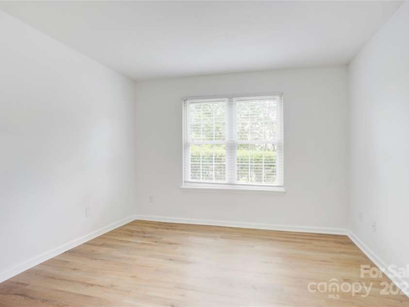 2916 Iron Gate Lane, Charlotte, NC 28212.  MLS# CAR4253114, YatesRealty ID 17903. 