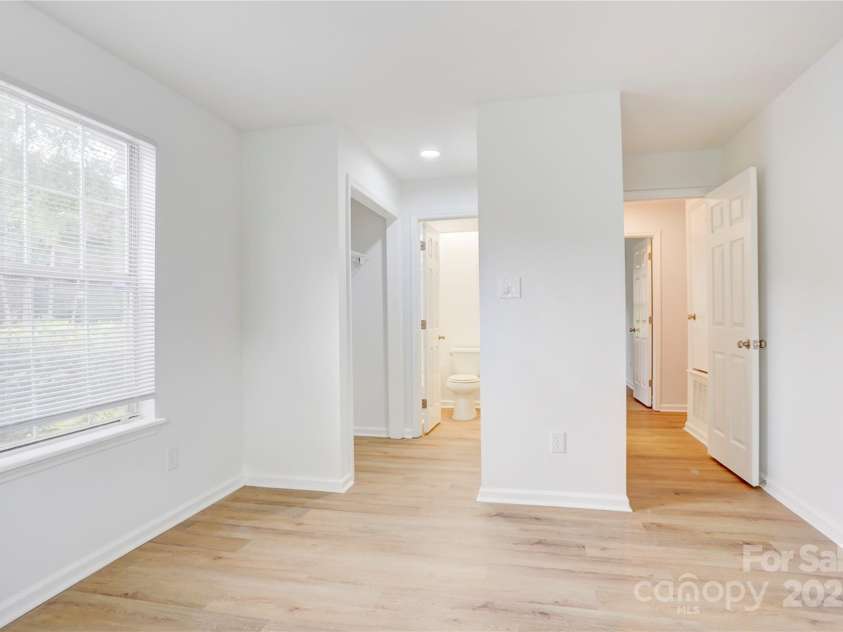 2916 Iron Gate Lane, Charlotte, NC 28212.  MLS# CAR4253114, YatesRealty ID 17903. 