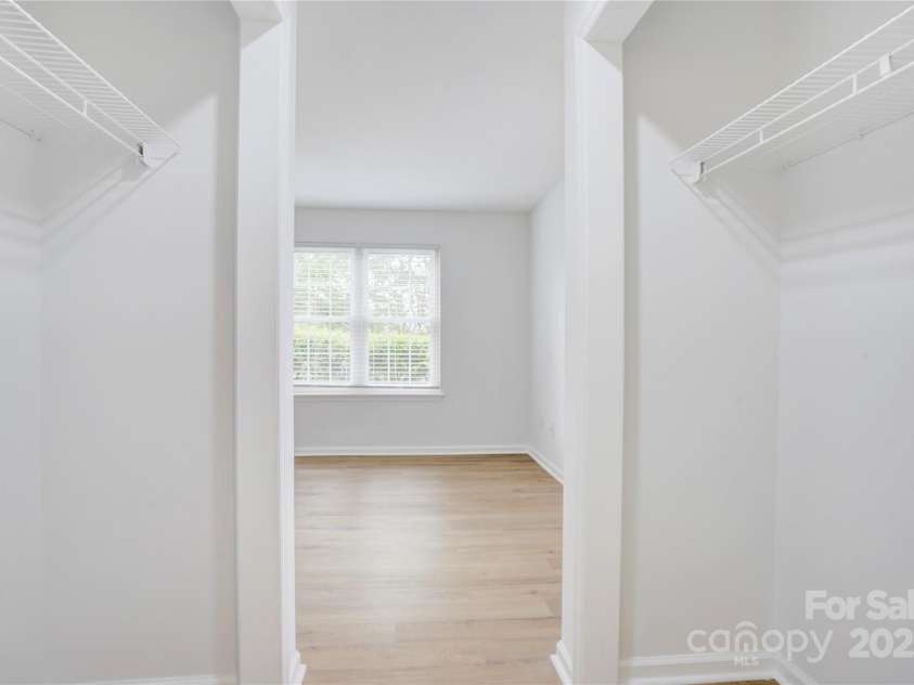2916 Iron Gate Lane, Charlotte, NC 28212.  MLS# CAR4253114, YatesRealty ID 17903. 