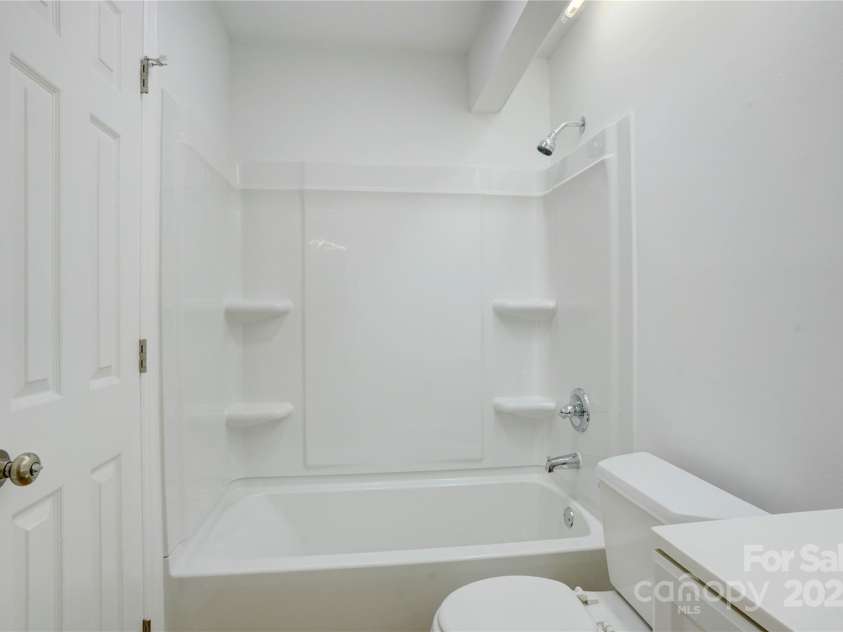 2916 Iron Gate Lane, Charlotte, NC 28212.  MLS# CAR4253114, YatesRealty ID 17903. 