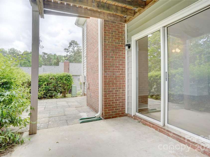 2916 Iron Gate Lane, Charlotte, NC 28212.  MLS# CAR4253114, YatesRealty ID 17903. 