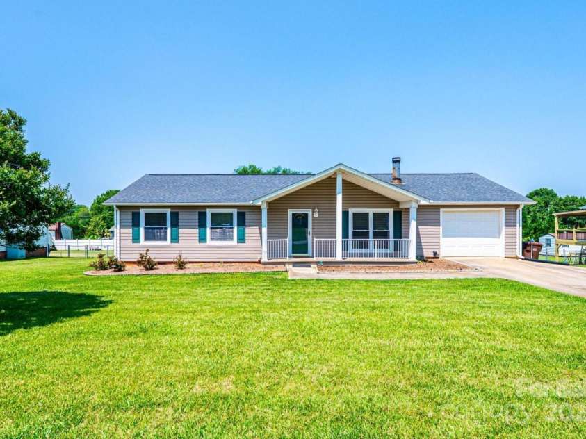 2031 36th Street, Hickory, NC 28601.  MLS# CAR4267464, YatesRealty ID 17904. 