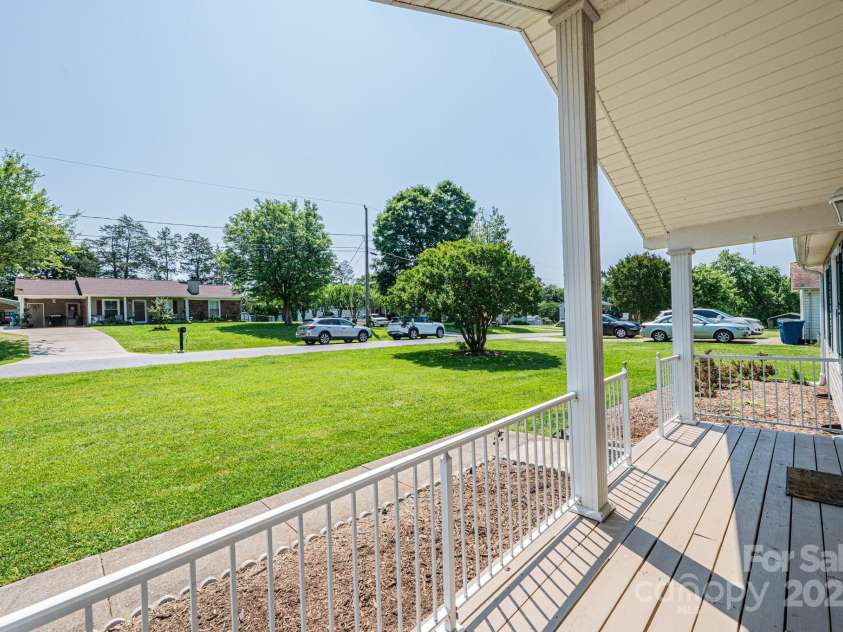 2031 36th Street, Hickory, NC 28601.  MLS# CAR4267464, YatesRealty ID 17904. 