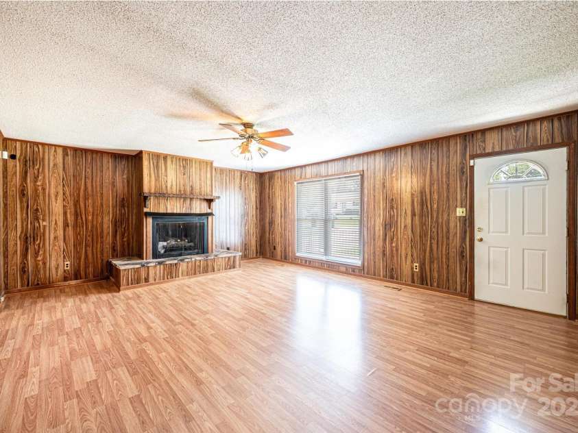 2031 36th Street, Hickory, NC 28601.  MLS# CAR4267464, YatesRealty ID 17904. 