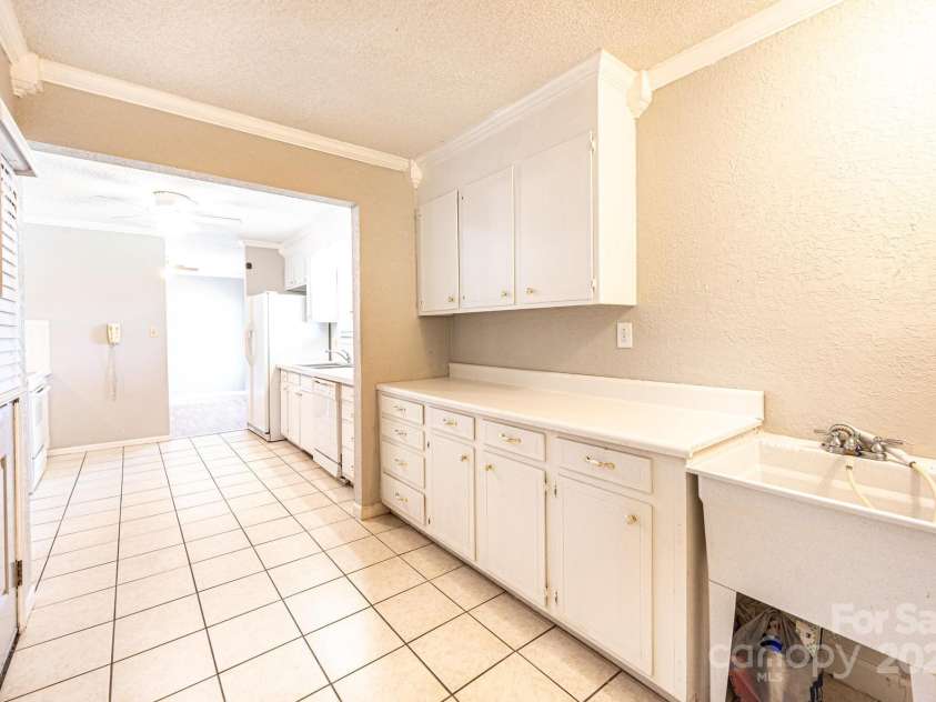 2031 36th Street, Hickory, NC 28601.  MLS# CAR4267464, YatesRealty ID 17904. 