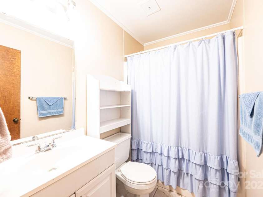 2031 36th Street, Hickory, NC 28601.  MLS# CAR4267464, YatesRealty ID 17904. 