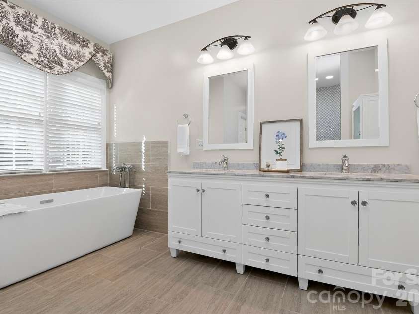 5902 Legacy Circle, Charlotte, NC 28277.  MLS# CAR4364748, YatesRealty ID 17905. 