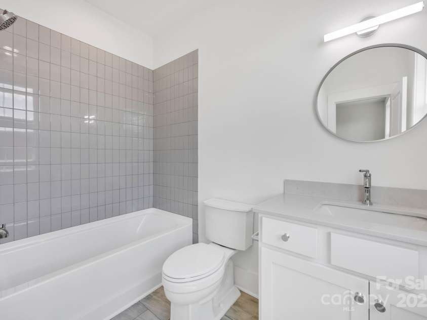 421 Delburg Mill Alley Drive, Davidson, NC 28036.  MLS# CAR4214101, YatesRealty ID 17906. Bathroom 2